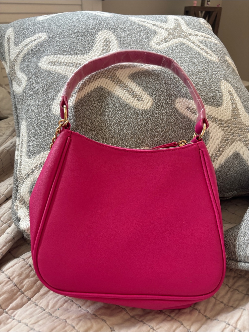 Juicy Couture Hot Pink Shoulder Bag with Gold Chain - Picture 2 of 5